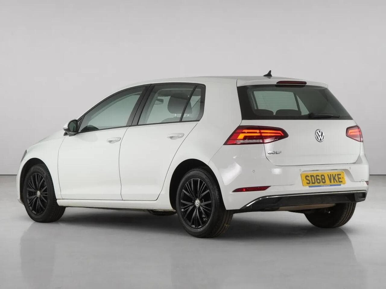 Volkswagen Golf thumbnail Rear Left