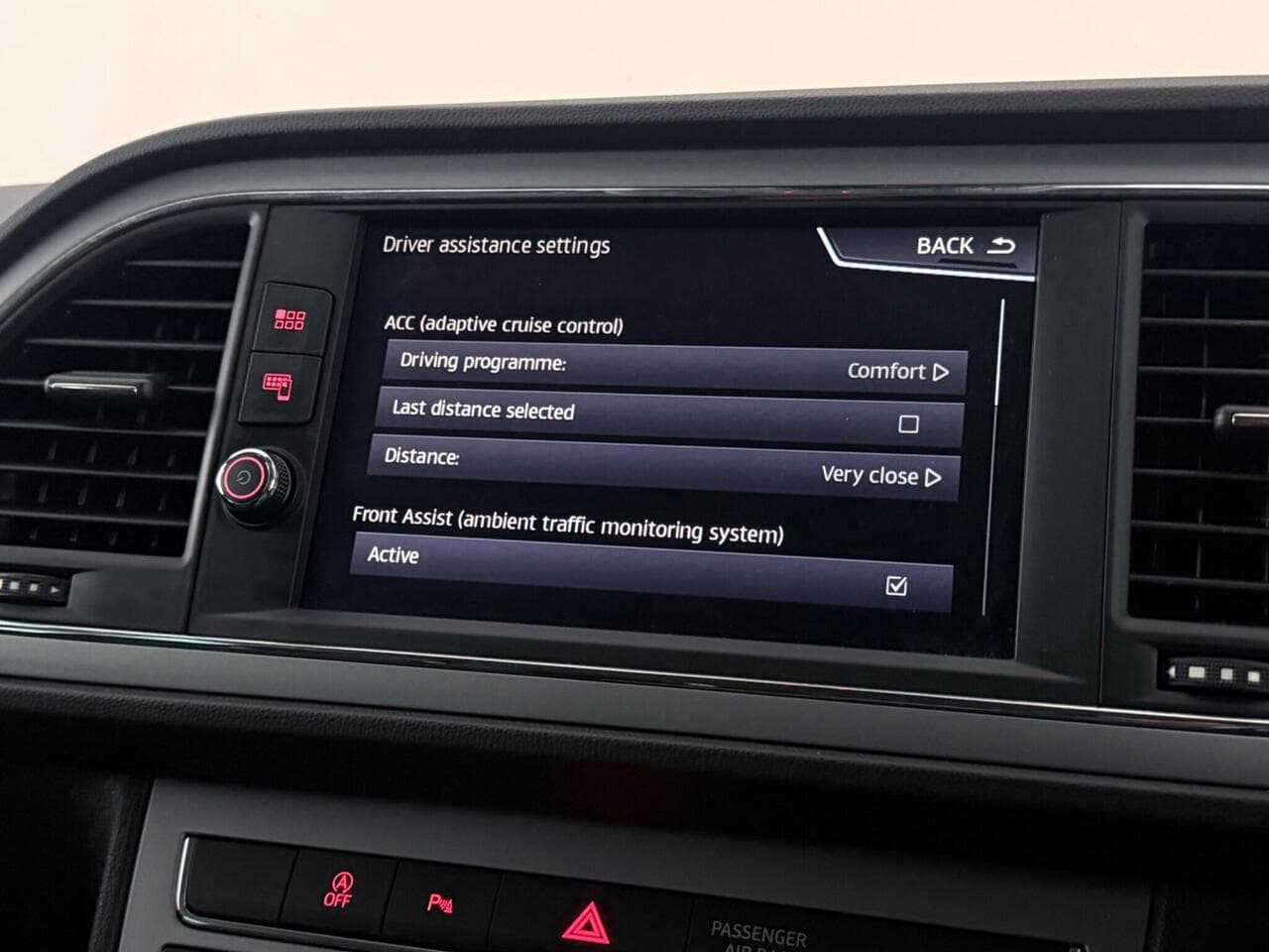 SEAT Leon thumbnail Infotainment System