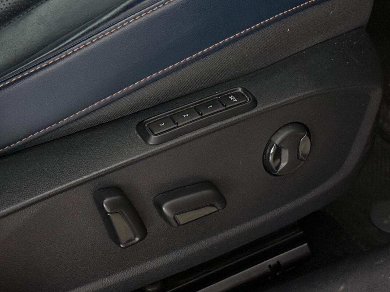 CUPRA Formentor thumbnail Misc Controls