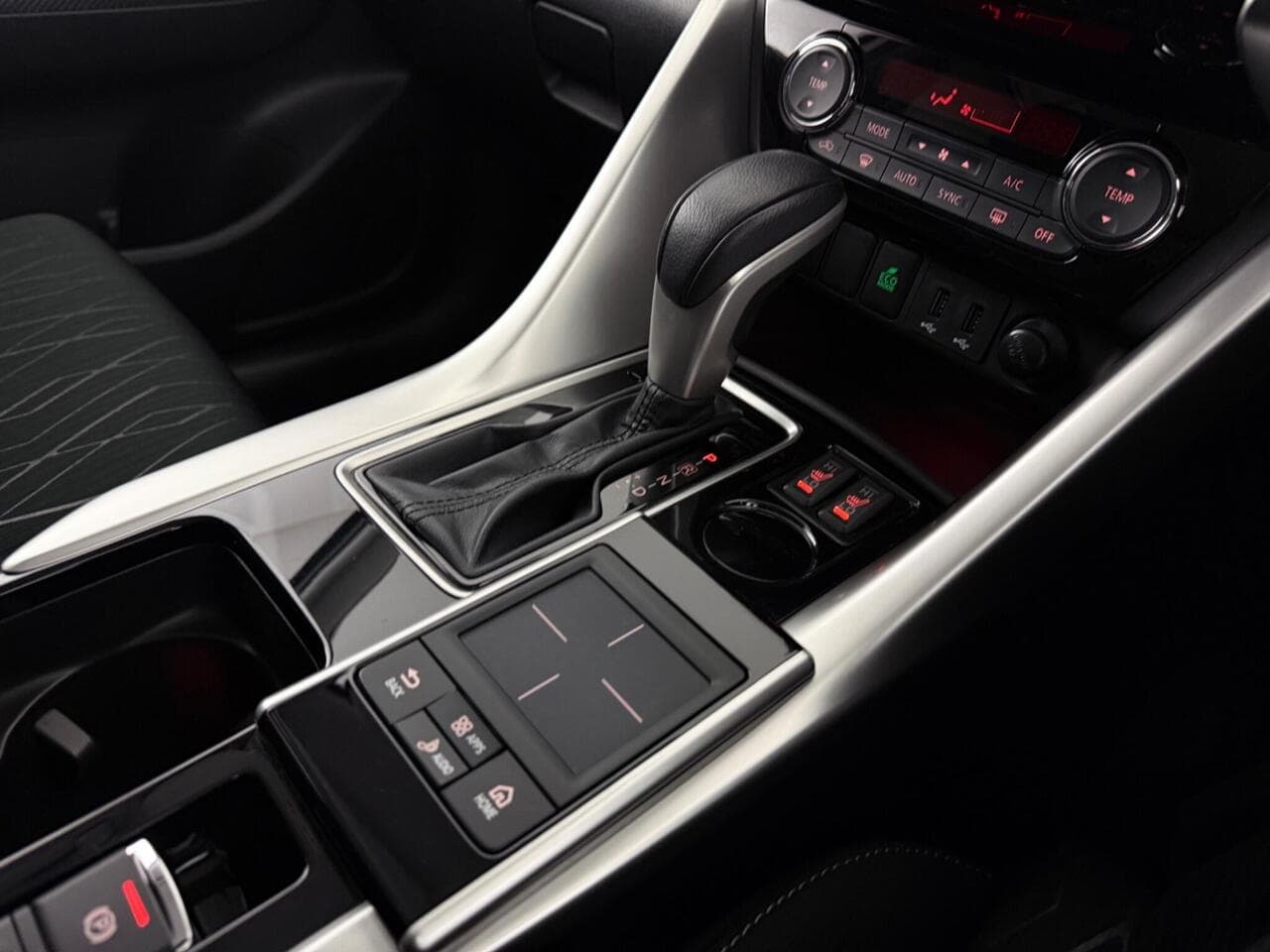 Mitsubishi Eclipse Cross thumbnail Interior Front