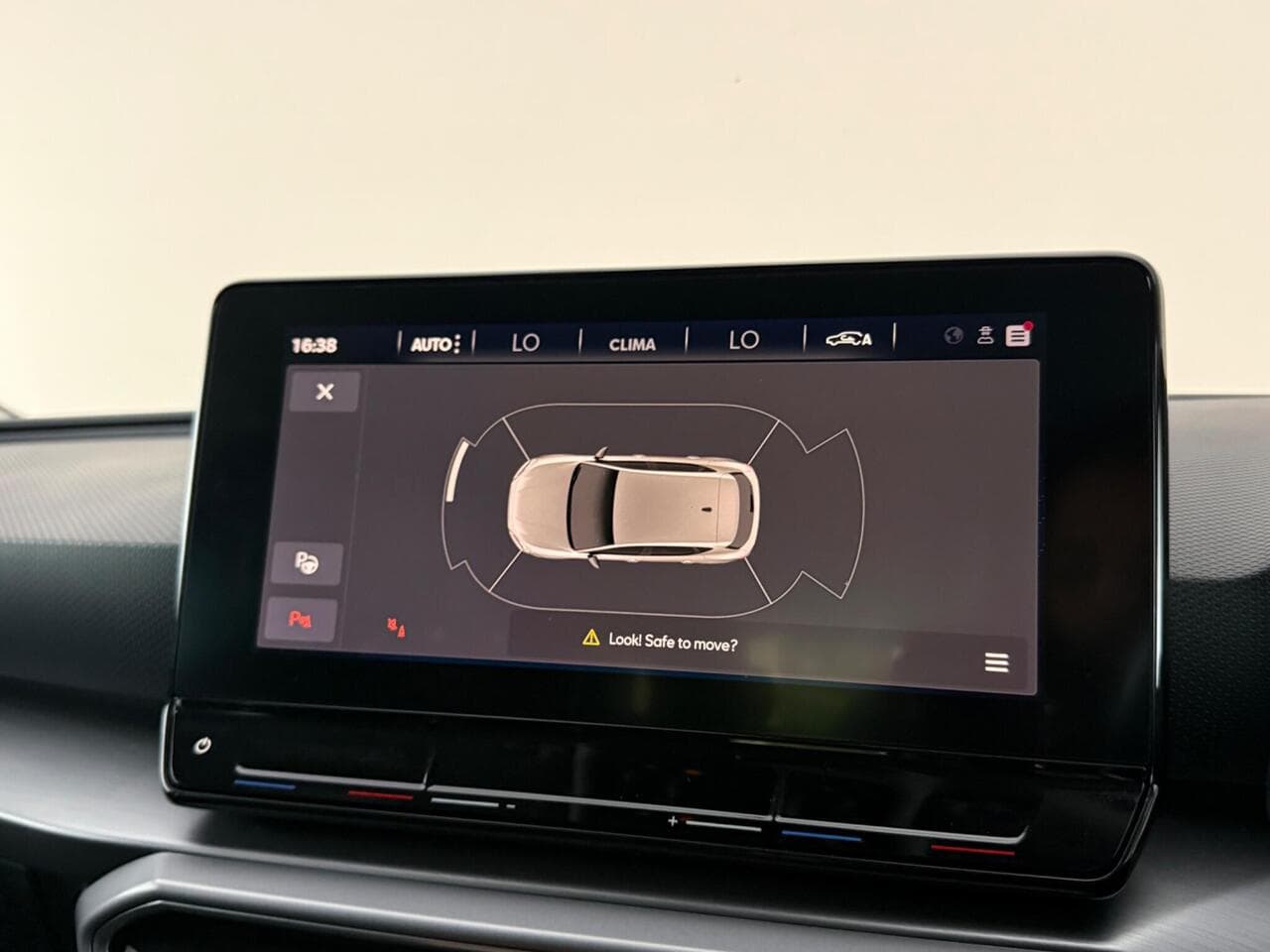 SEAT Leon thumbnail Infotainment System