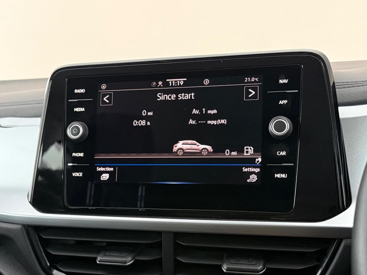 Volkswagen T-Roc thumbnail Infotainment System