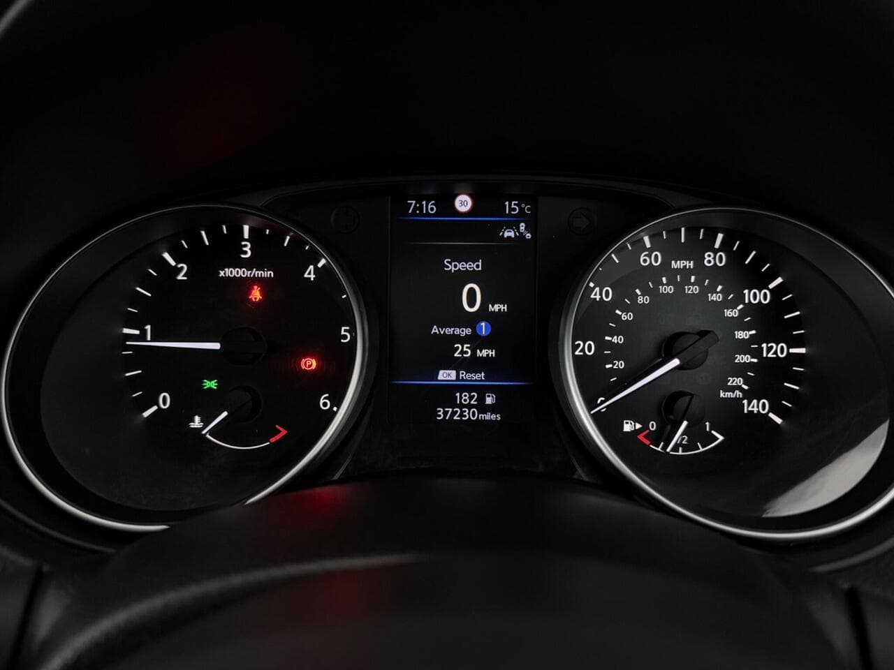 Nissan Qashqai thumbnail Driver Instruments