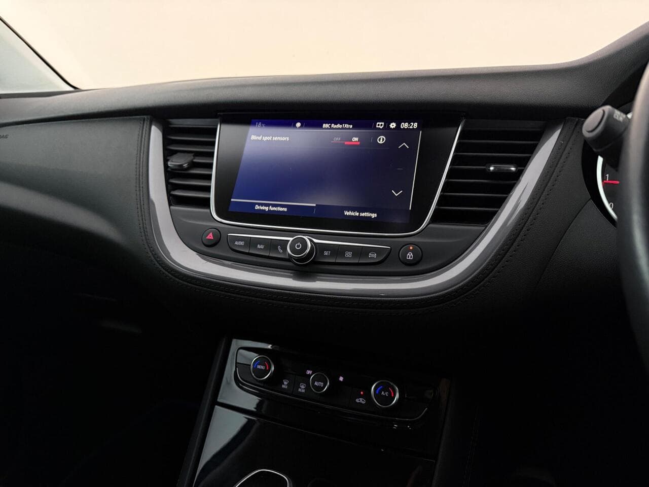 Vauxhall Grandland X thumbnail Infotainment System