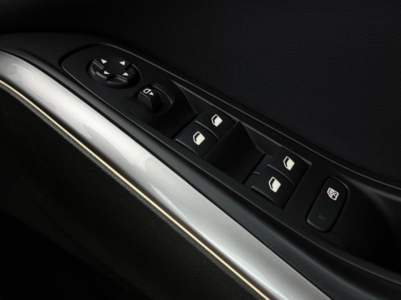 Vauxhall Grandland thumbnail Misc Controls