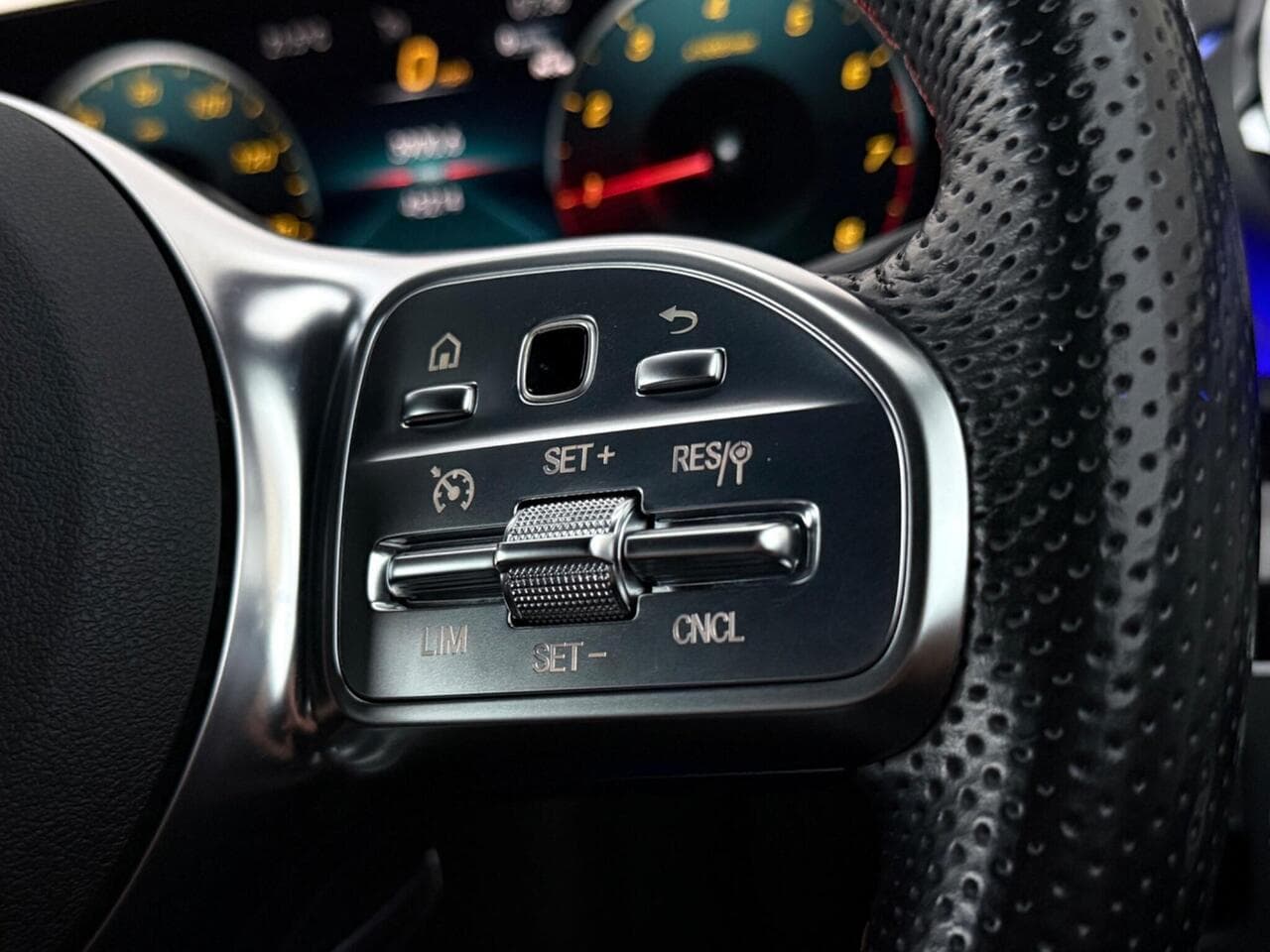 Mercedes-Benz CLA thumbnail Misc Controls
