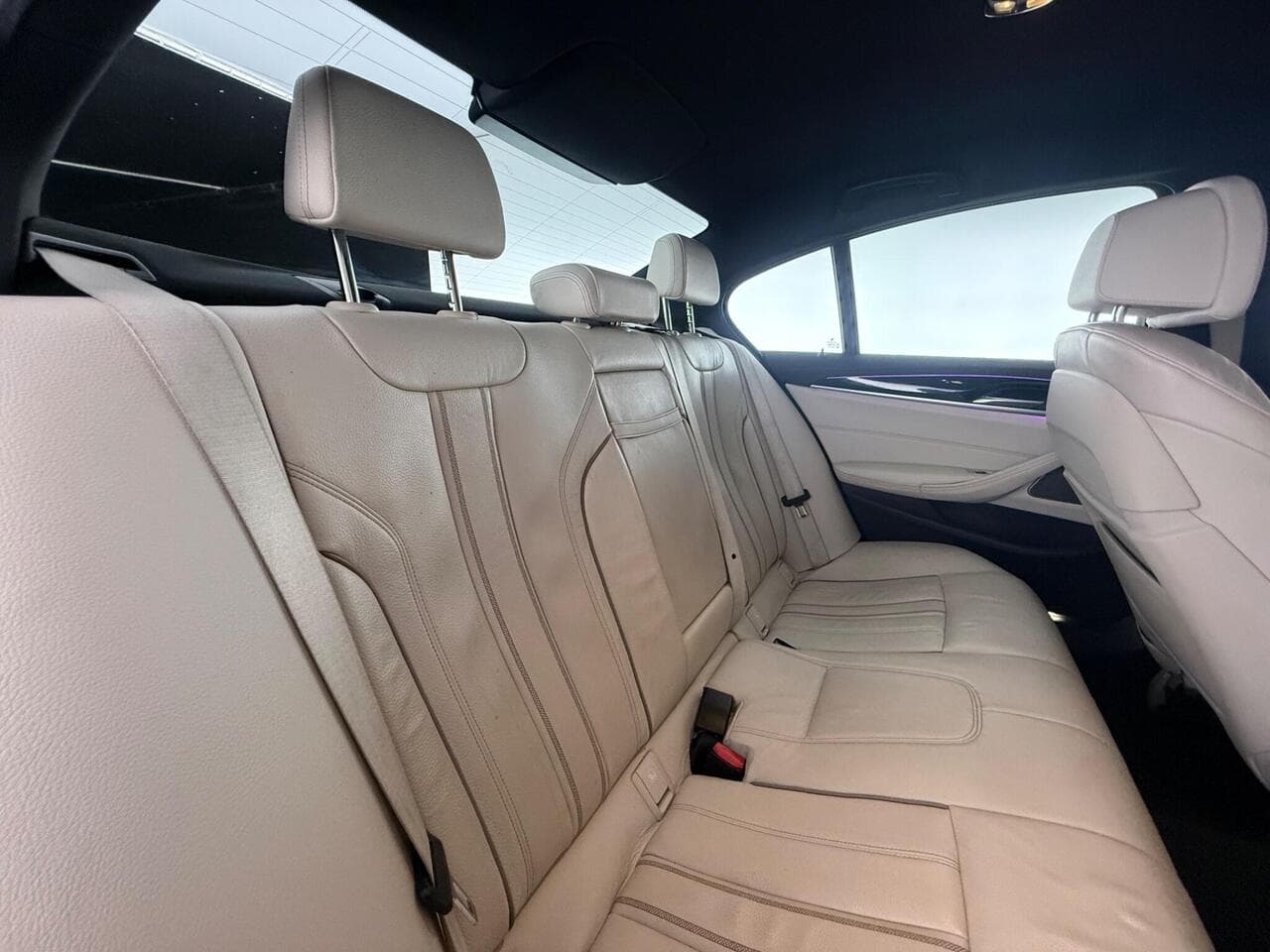 BMW 5 Series thumbnail Seats Rear