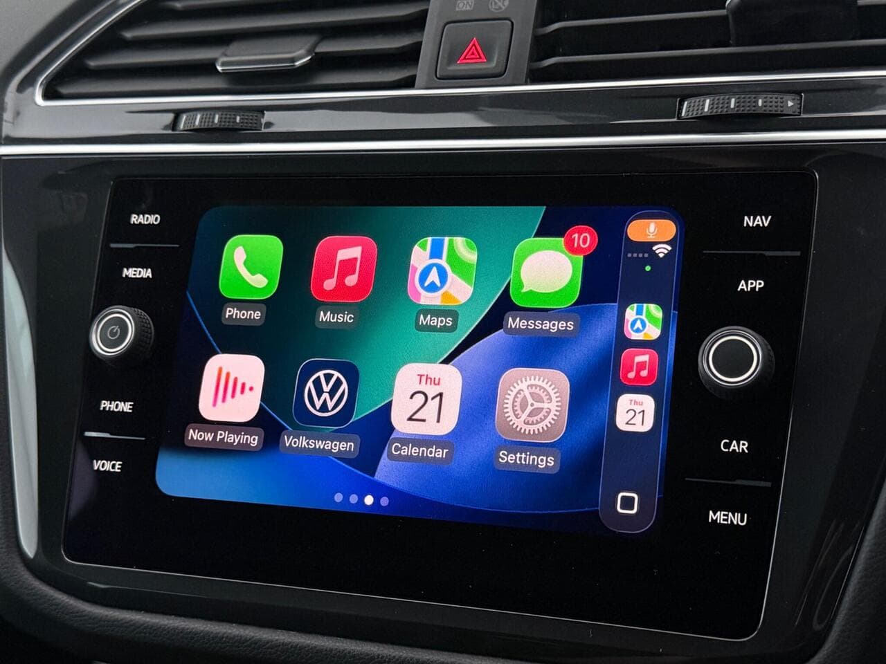 Volkswagen Tiguan thumbnail Infotainment System
