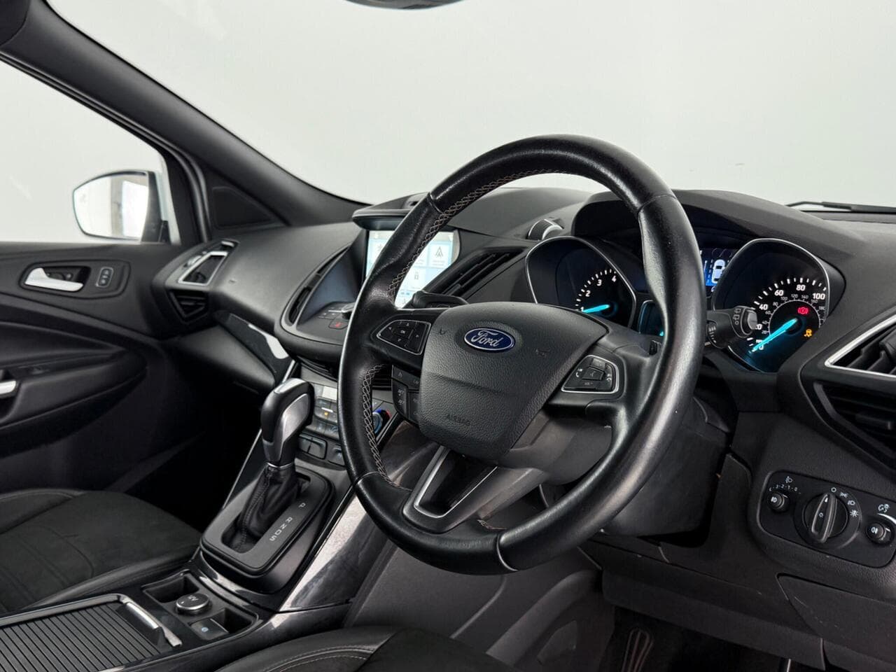 Ford Kuga thumbnail Interior Front