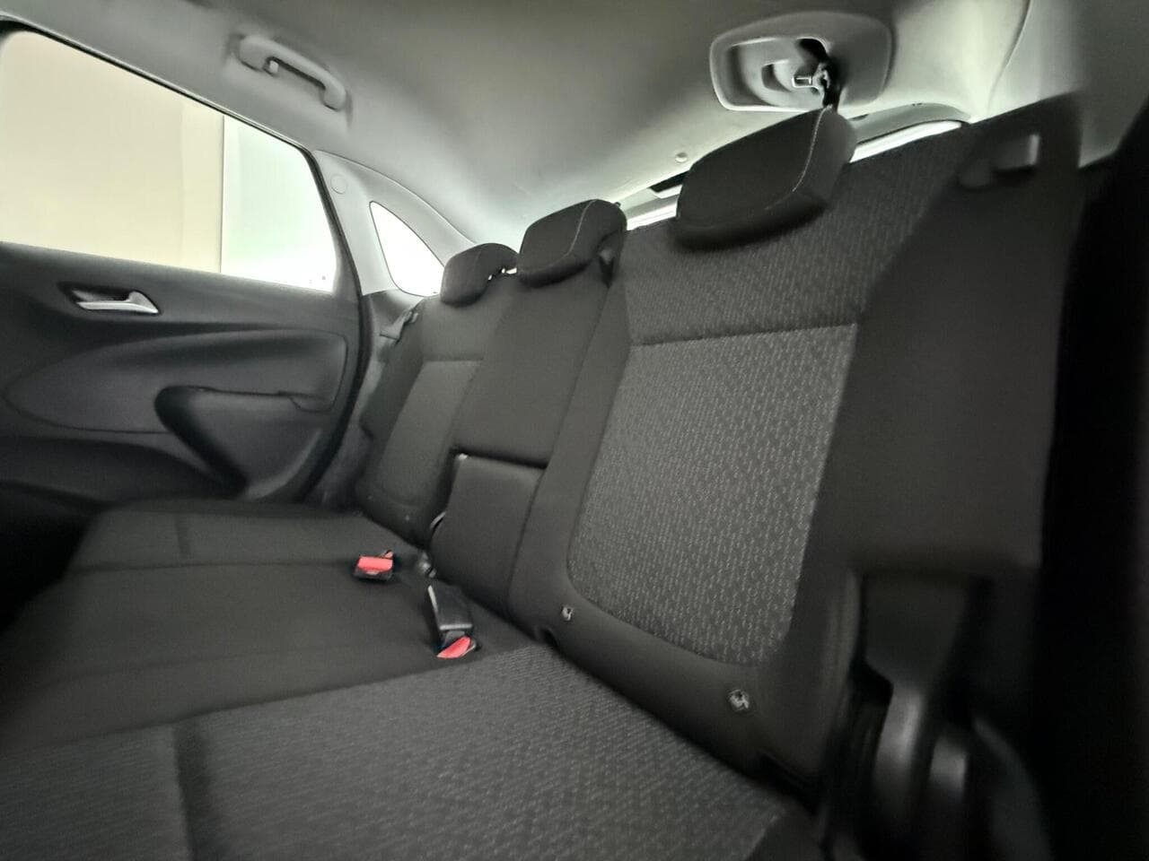 Vauxhall Crossland X thumbnail Seats Rear