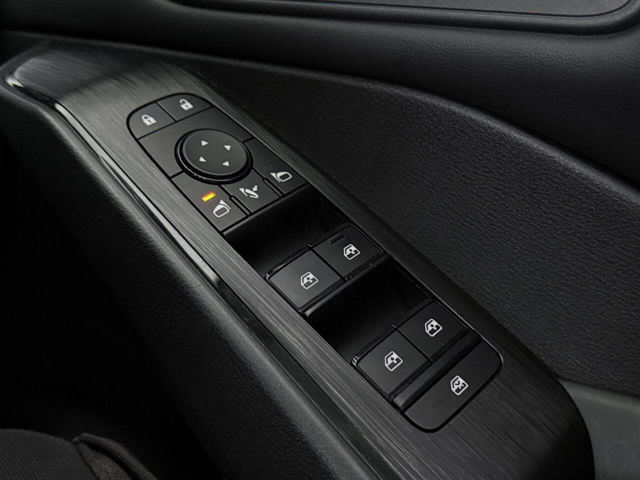 Nissan Qashqai thumbnail Misc Controls