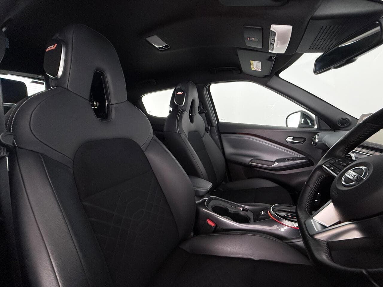 Nissan Juke thumbnail Seat Driver