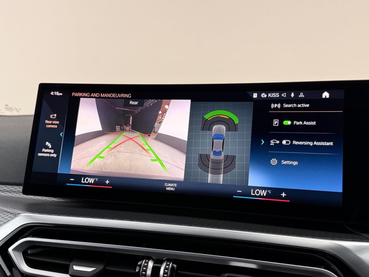 BMW 3 Series thumbnail Infotainment System