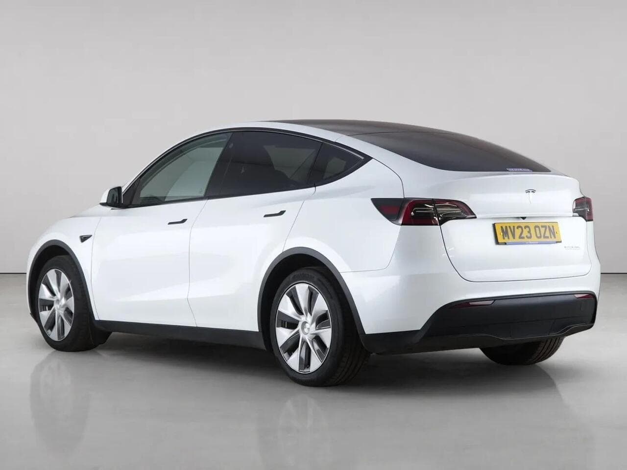 Tesla Model Y thumbnail Rear Left