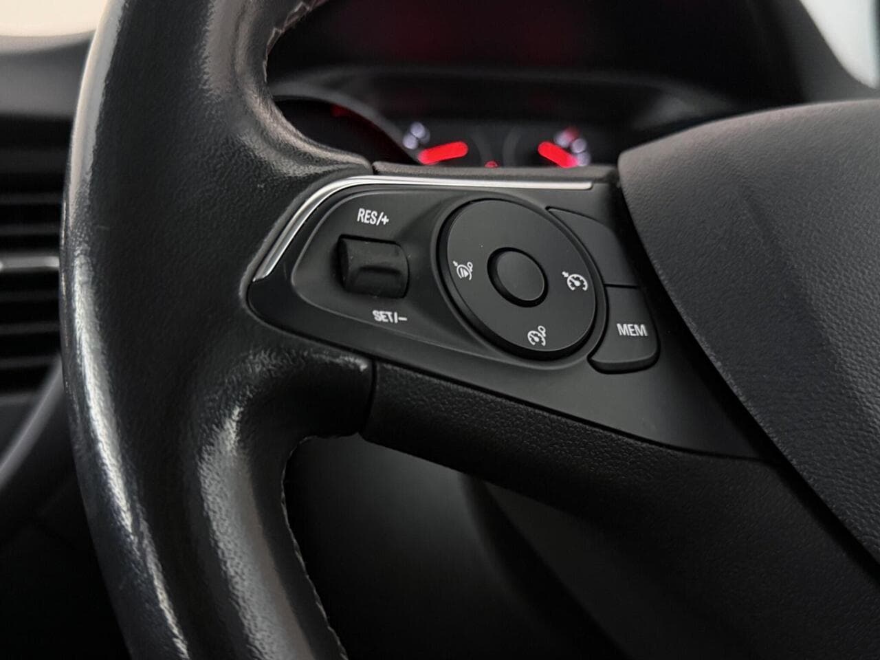 Vauxhall Crossland thumbnail Misc Controls