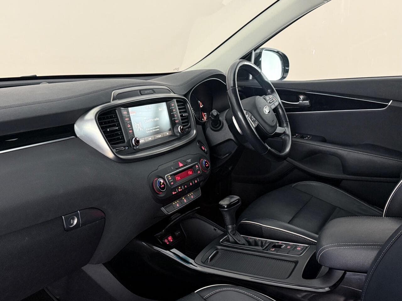 Kia Sorento thumbnail Interior Front