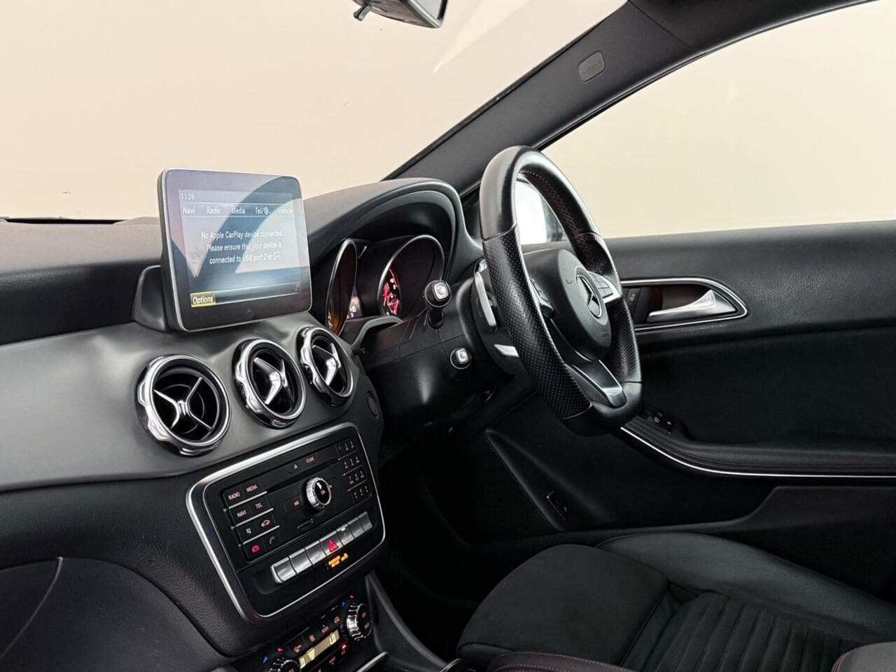 Mercedes-Benz GLA thumbnail Interior Front