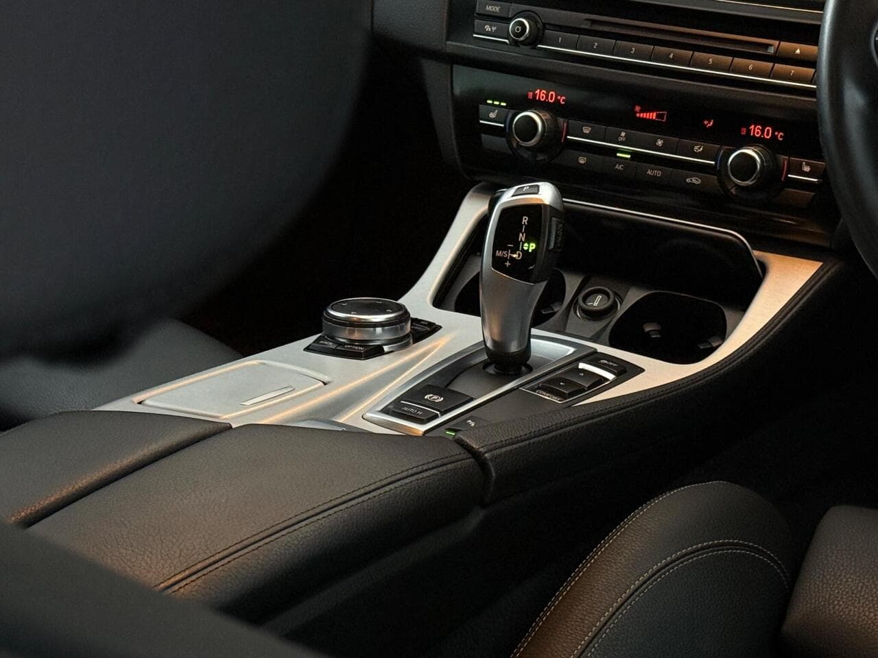 BMW 5 Series thumbnail Interior Front