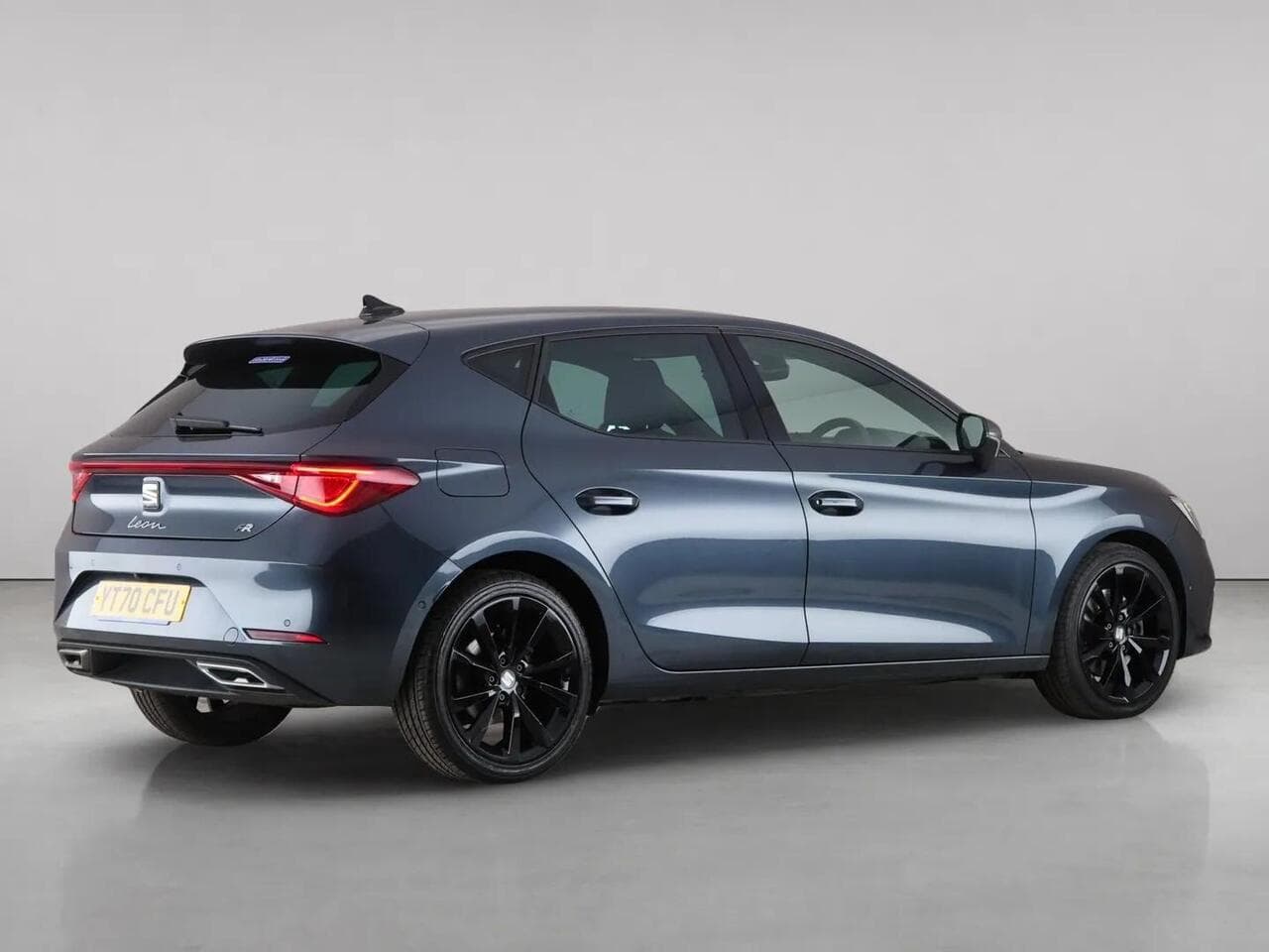 SEAT Leon thumbnail Side Right
