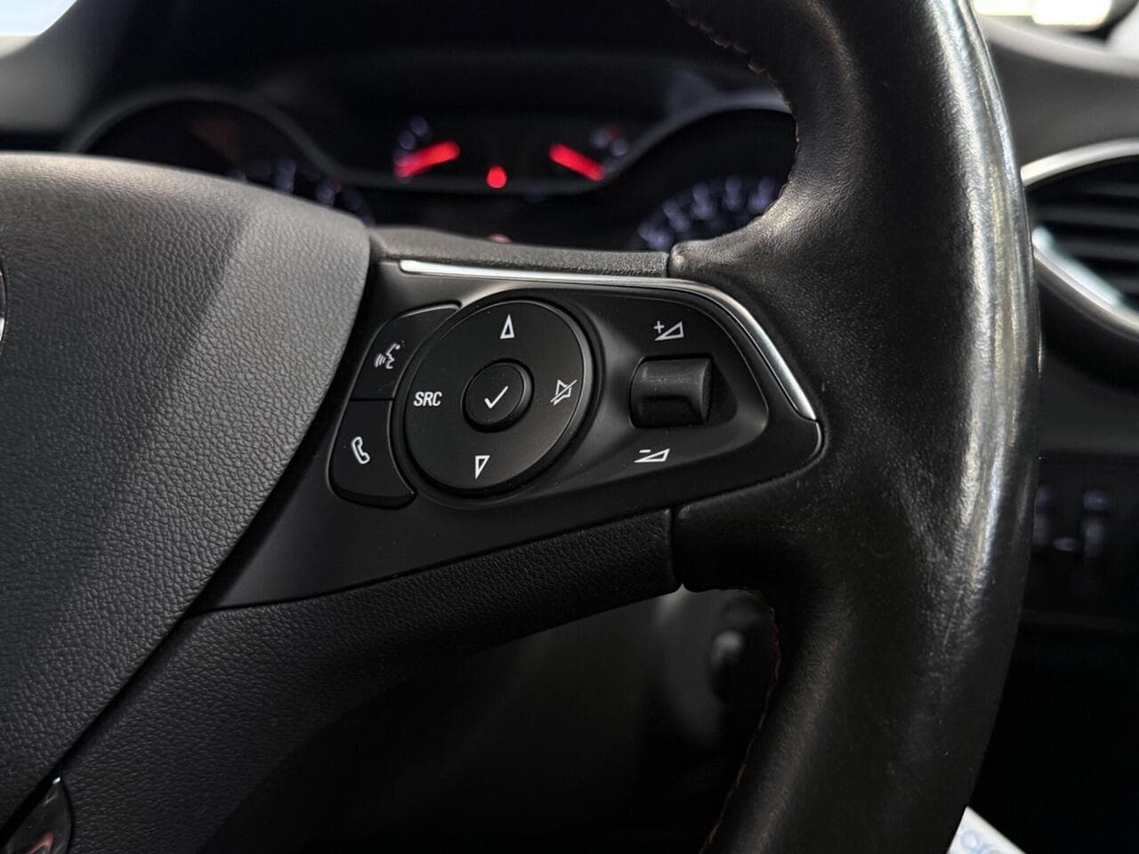 Vauxhall Crossland X thumbnail Misc Controls