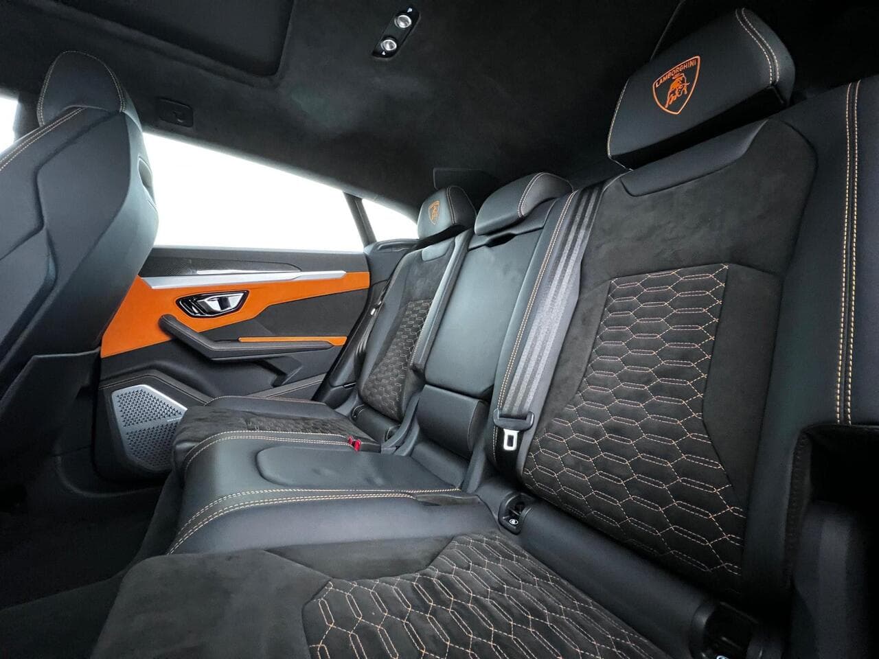 Lamborghini Urus thumbnail Seats Rear
