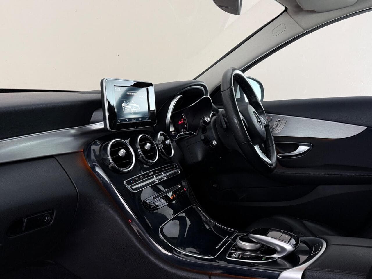 Mercedes-Benz C Class thumbnail Interior Front