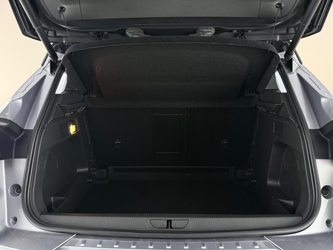 Vauxhall Grandland thumbnail Boot
