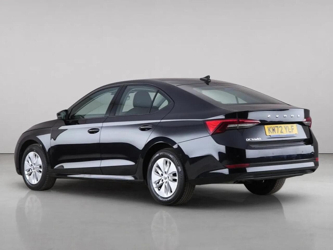 Skoda Octavia thumbnail Rear Left