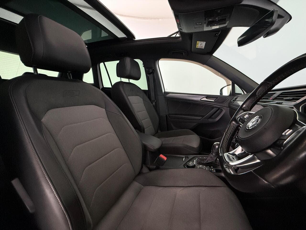 Volkswagen Tiguan thumbnail Seat Driver