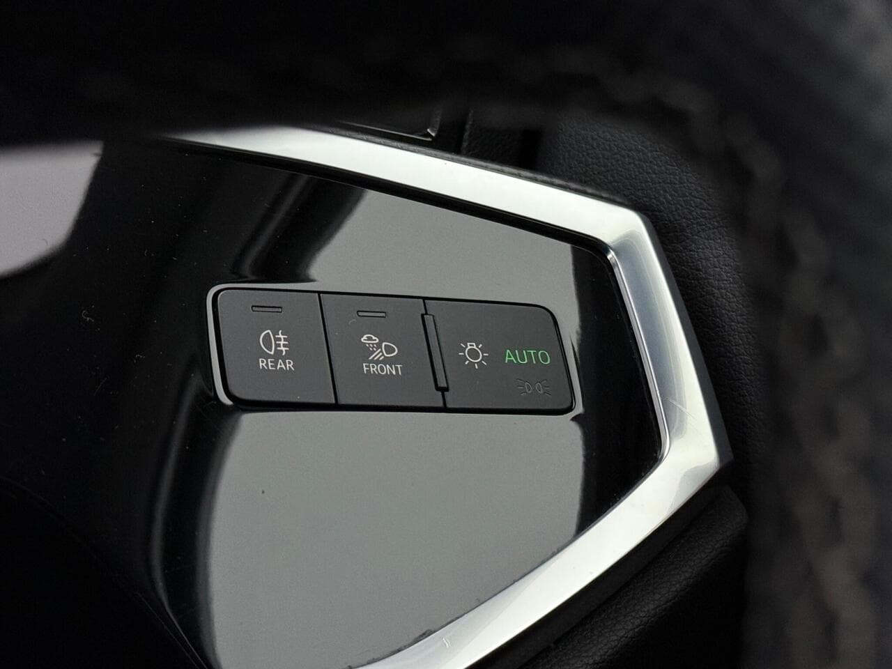 Audi Q3 thumbnail Misc Controls