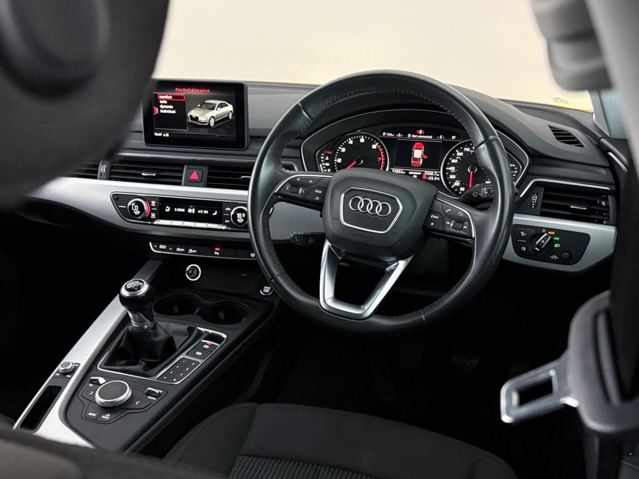 Audi A4 thumbnail Interior Front