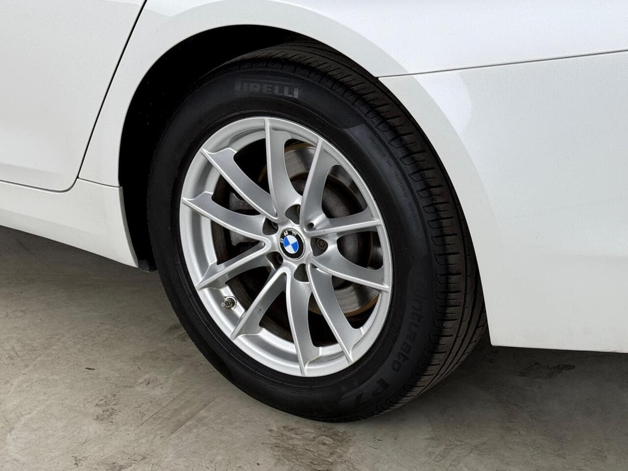 BMW 5 Series thumbnail Wheel