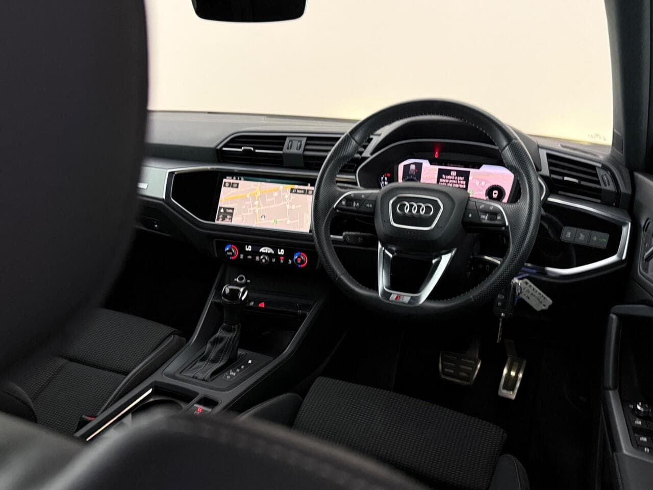 Audi Q3 thumbnail Interior Front