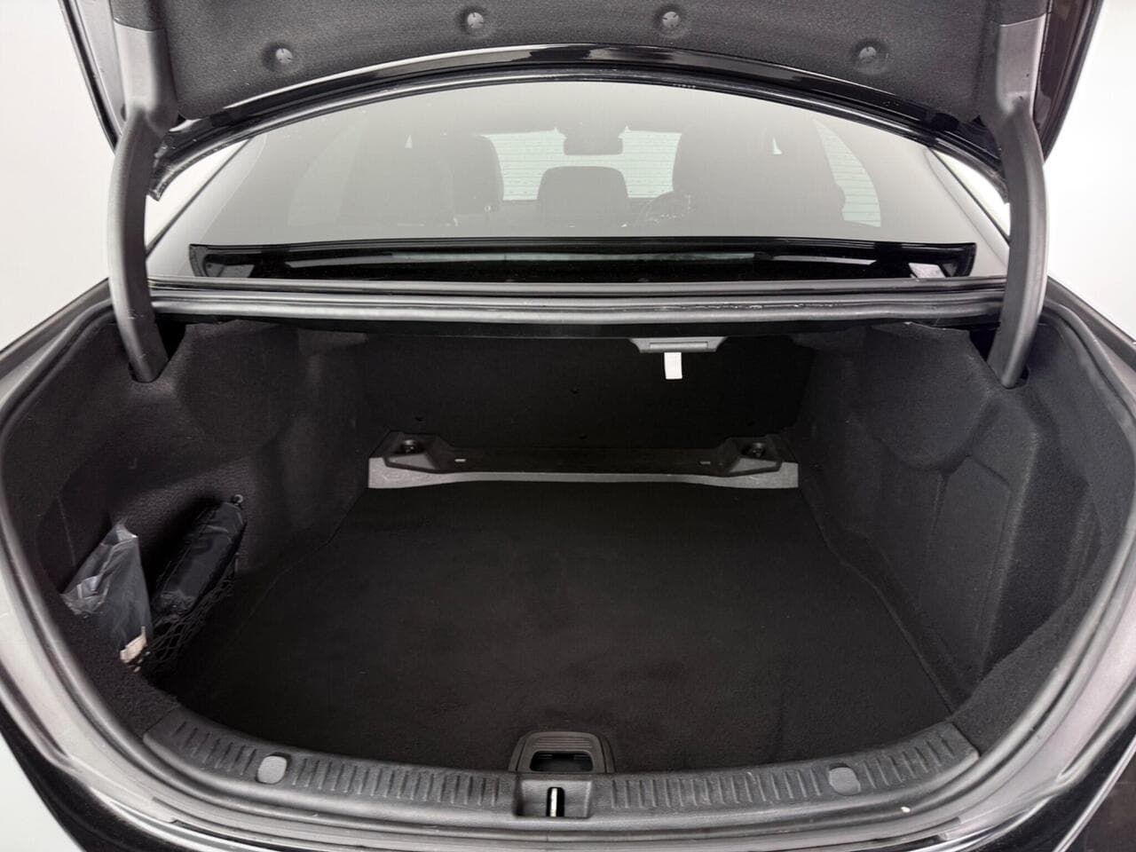 Mercedes-Benz E Class thumbnail Boot