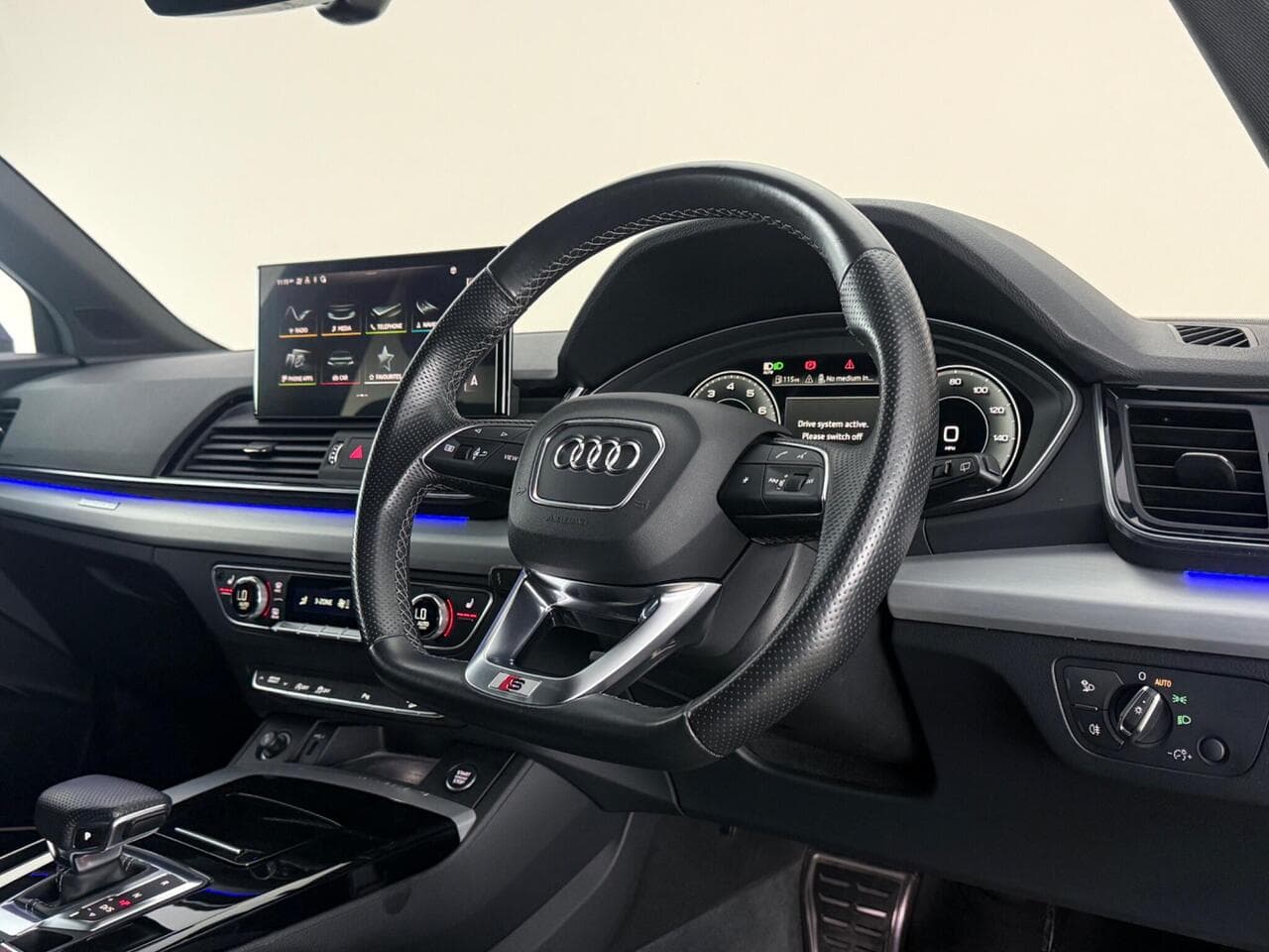 Audi Q5 thumbnail Interior Front