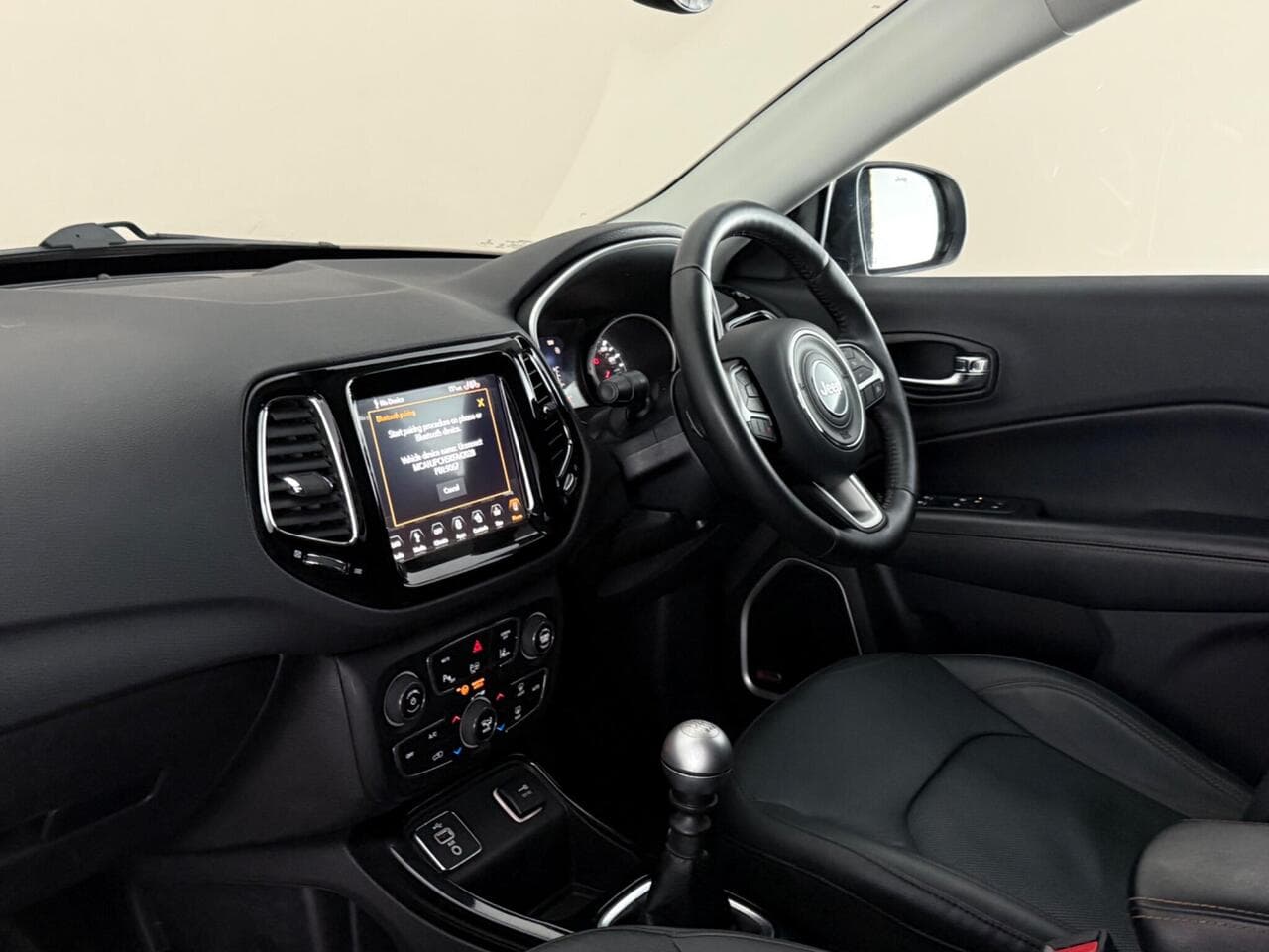 Jeep Compass thumbnail Interior Front
