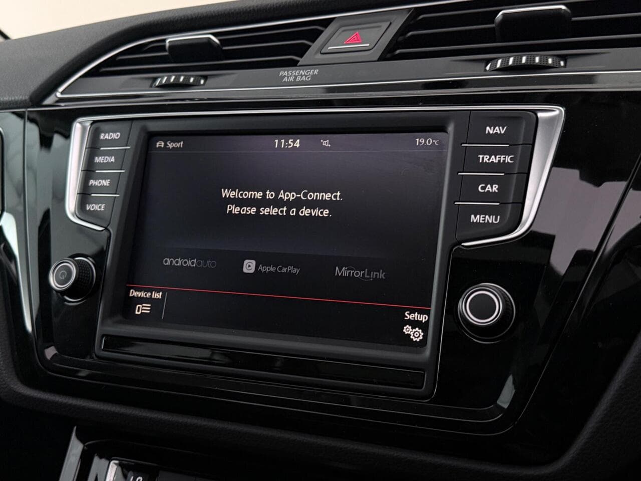 Volkswagen Touran thumbnail Infotainment System