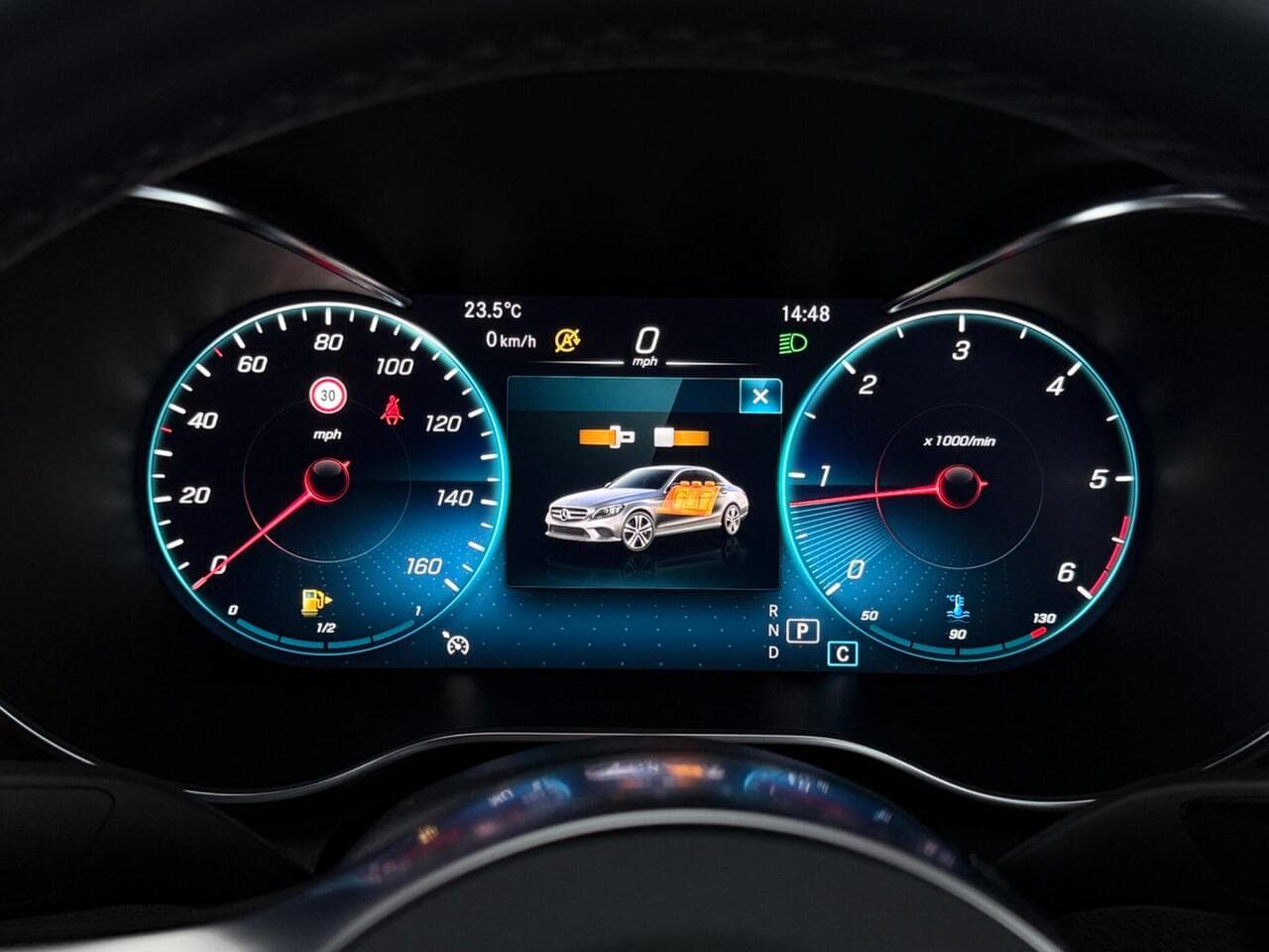 Mercedes-Benz C Class thumbnail Driver Instruments