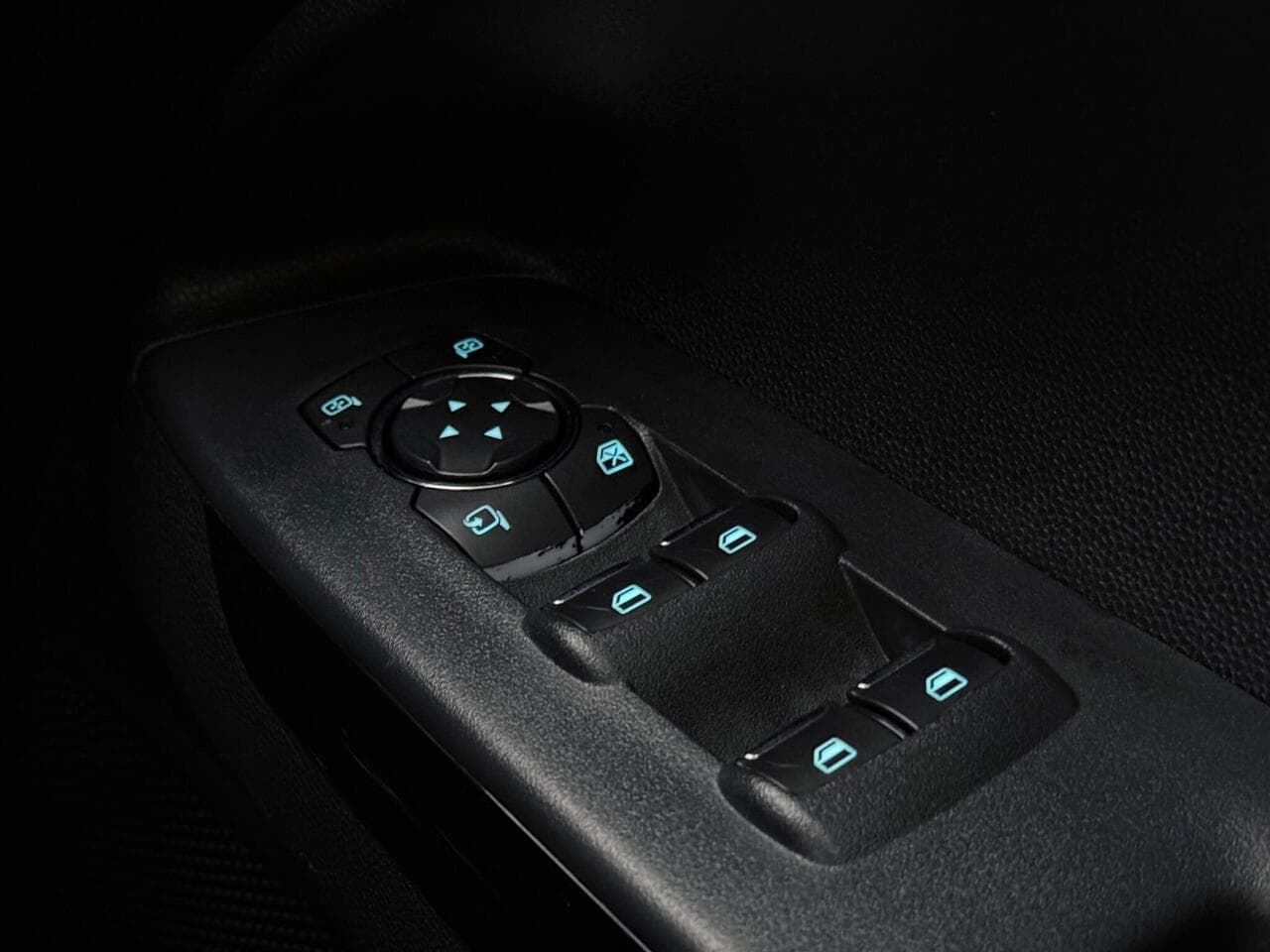Ford EcoSport thumbnail Misc Controls