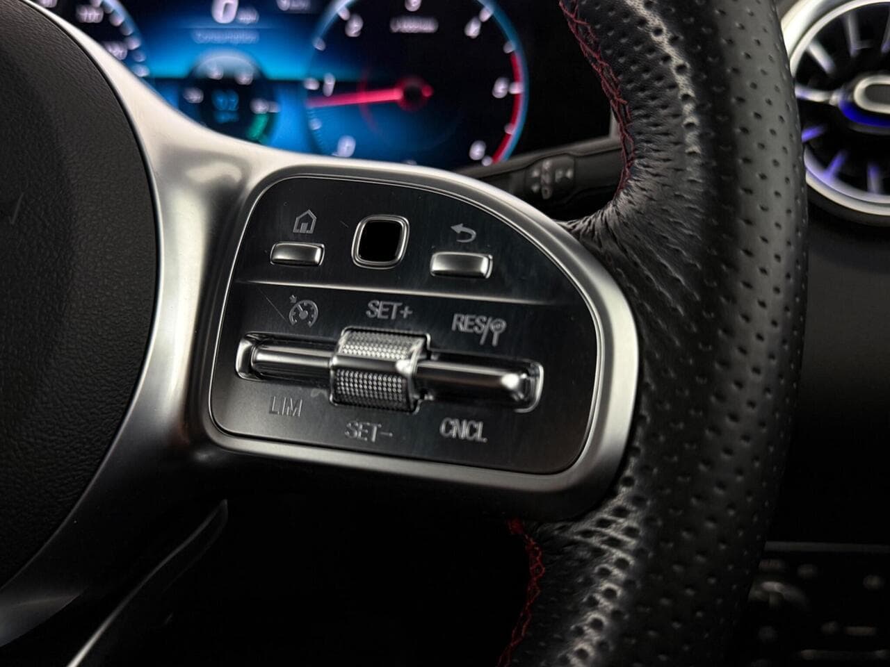 Mercedes-Benz GLB thumbnail Misc Controls