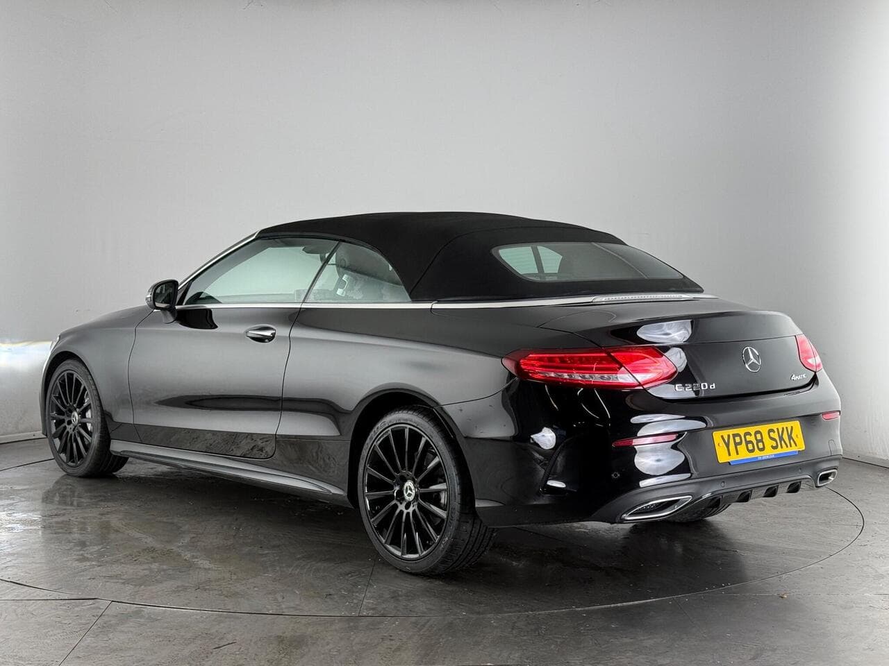 Mercedes-Benz C Class thumbnail Rear Left