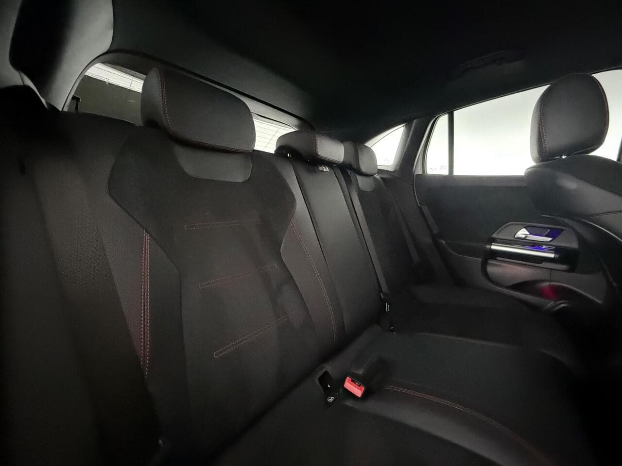 Mercedes-Benz GLA thumbnail Seats Rear