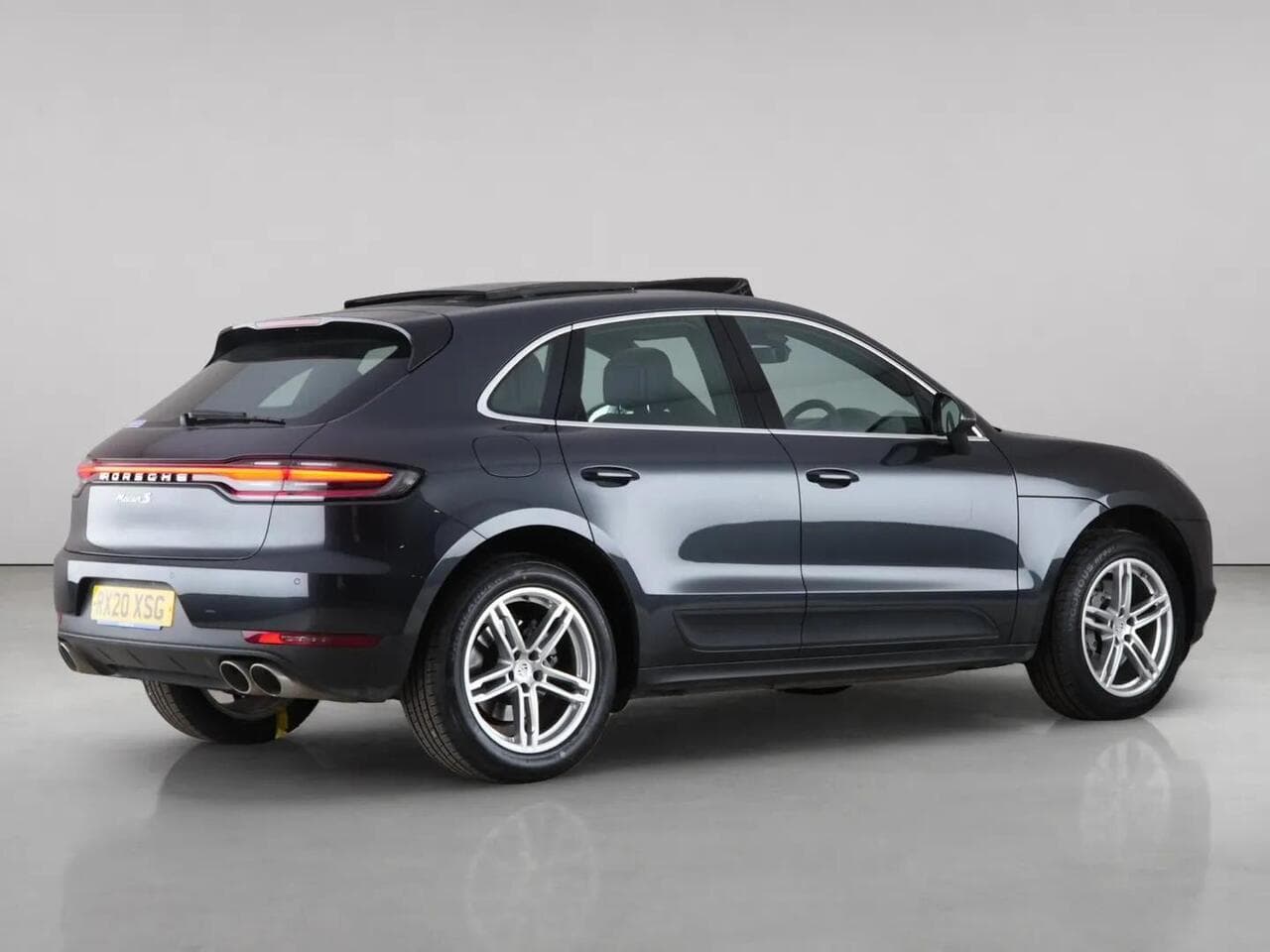 Porsche Macan thumbnail Side Right