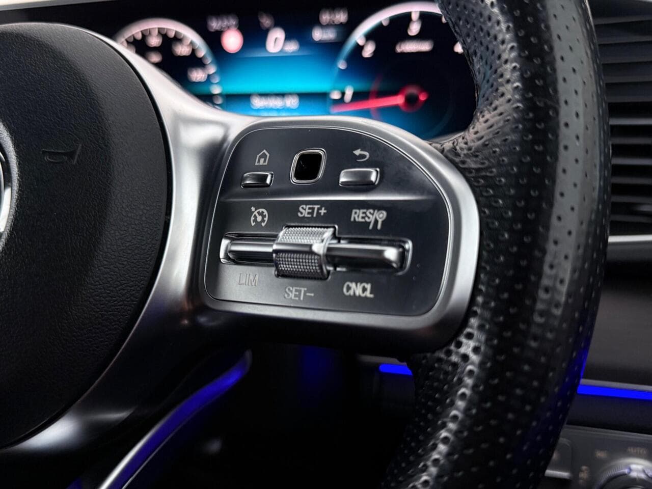 Mercedes-Benz GLE thumbnail Misc Controls