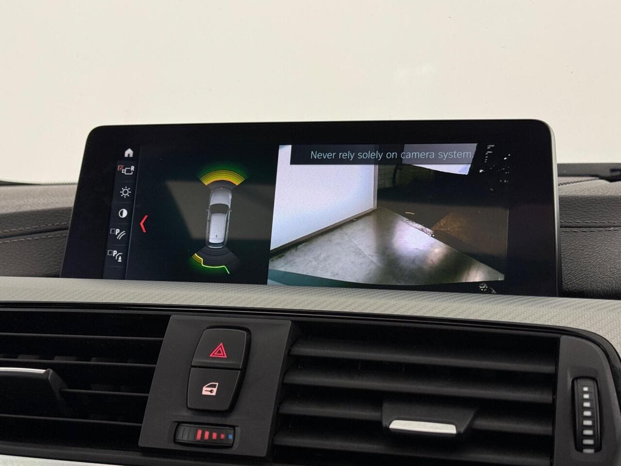BMW 3 Series thumbnail Infotainment System