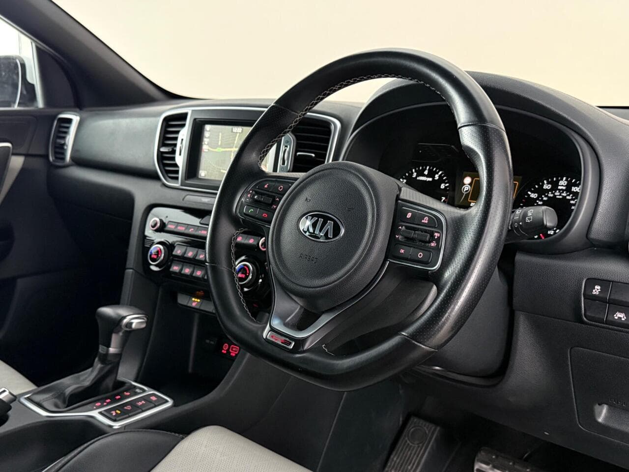 Kia Sportage thumbnail Interior Front