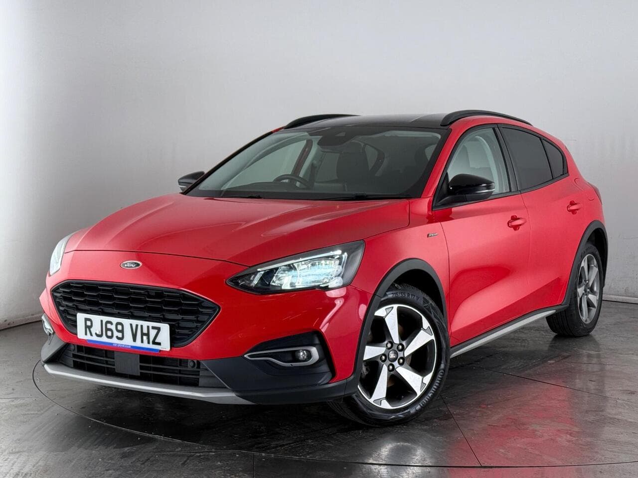 Ford Focus thumbnail Front Left