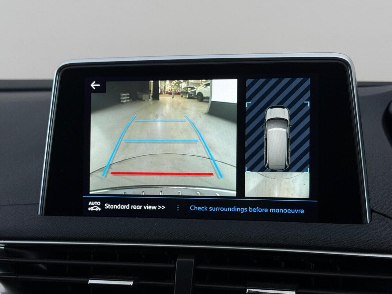 Peugeot 5008 thumbnail Infotainment System
