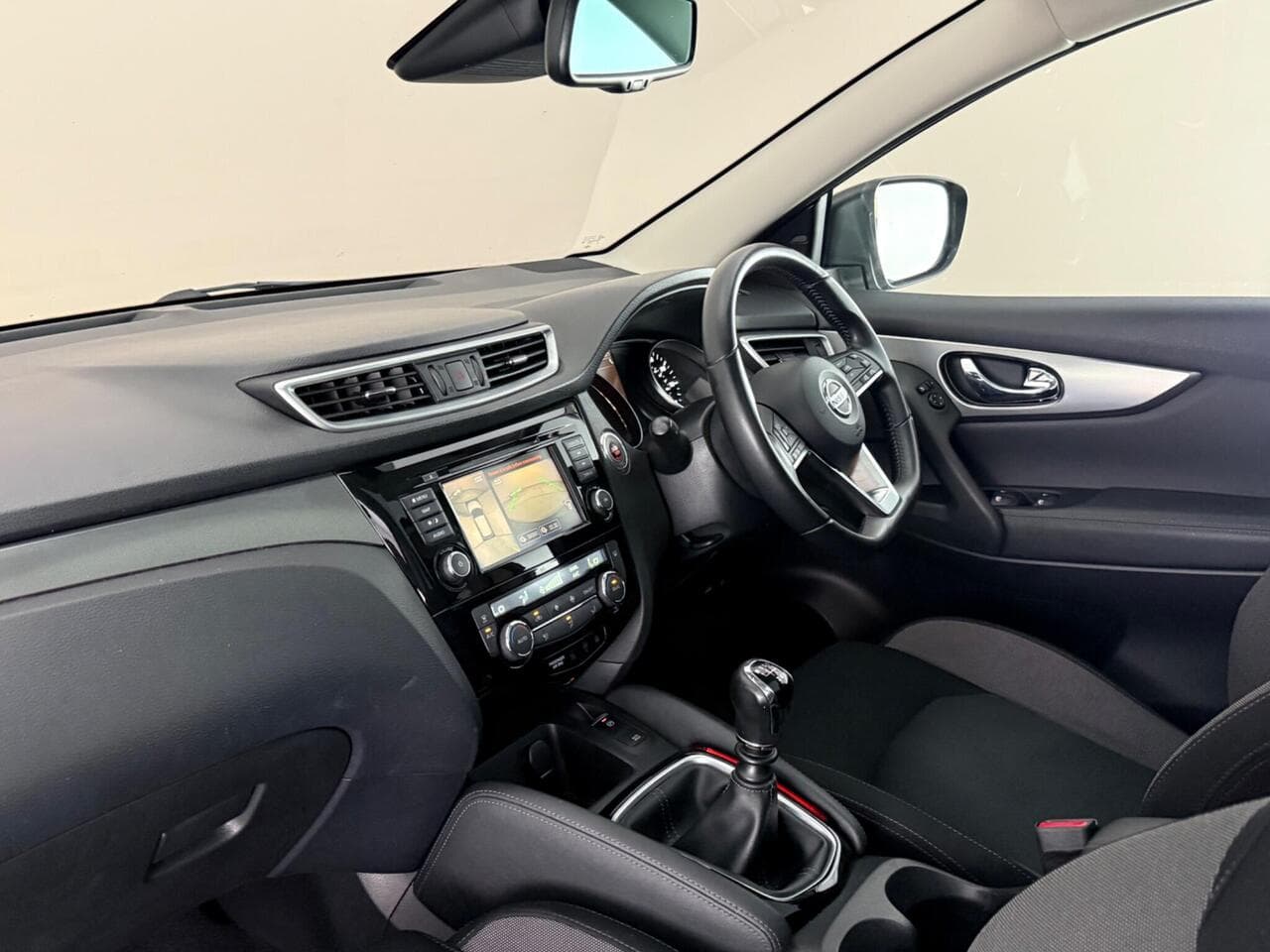 Nissan Qashqai thumbnail Interior Front