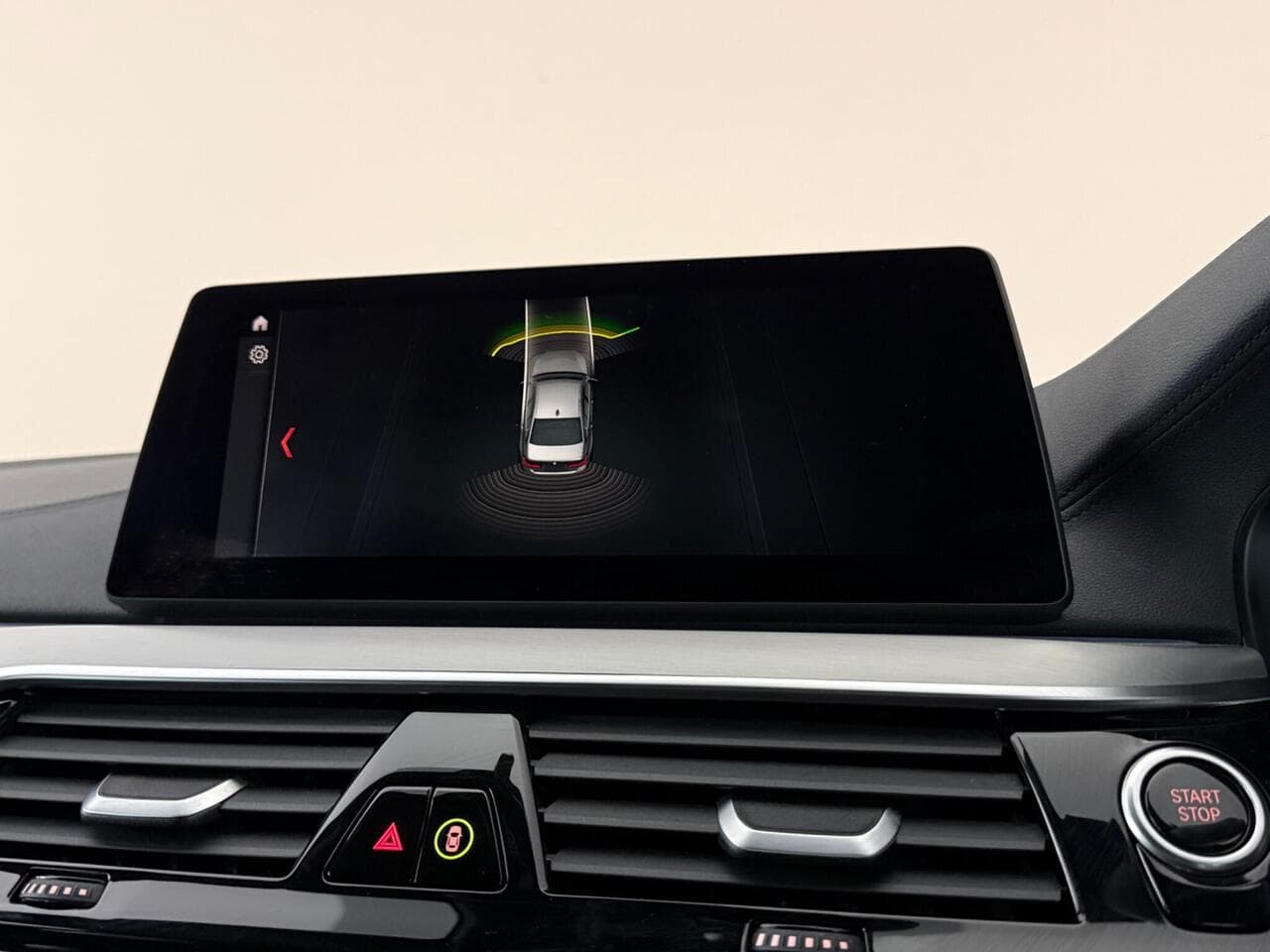 BMW 5 Series thumbnail Infotainment System